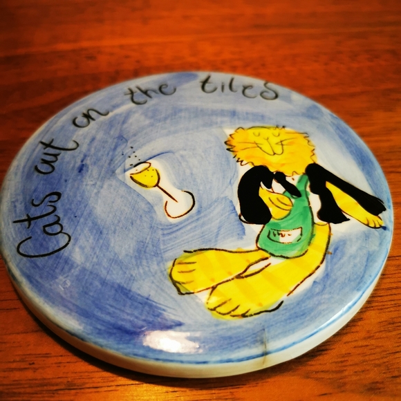 Beth for Whittard of Chelsea Hand-painted Stoneware Coaster Cats Out On The Tile - Picture 3 of 13